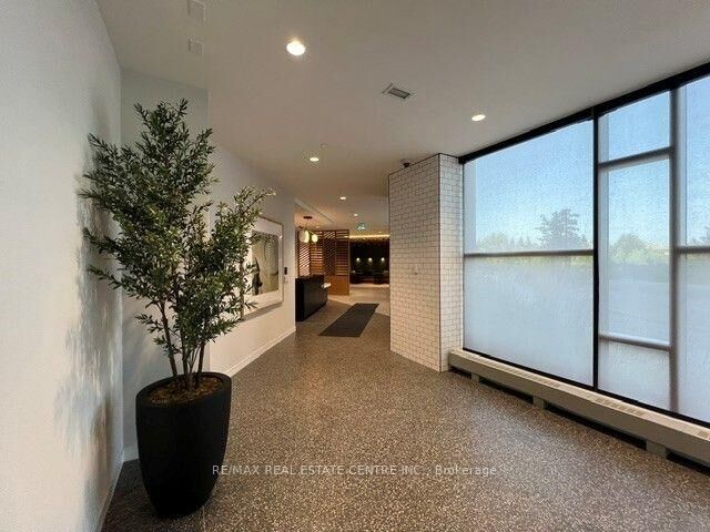 Property Photo:  2495 Eglinton Avenue 2007  ON L5M 2V8 