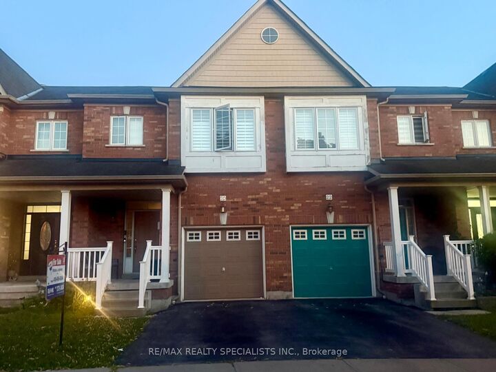 20 Thorp Crescent — photo 1