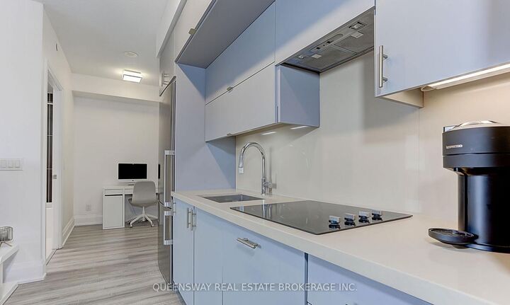 Property Photo:  120 Harrison Garden Boulevard 2002  ON M2N 0H1 