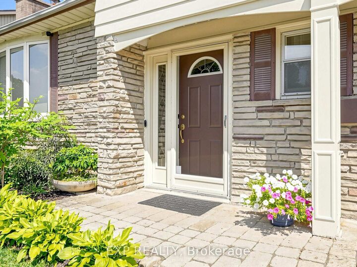 Property Photo: 37 Brightbay Crescent ON L3T 1C2