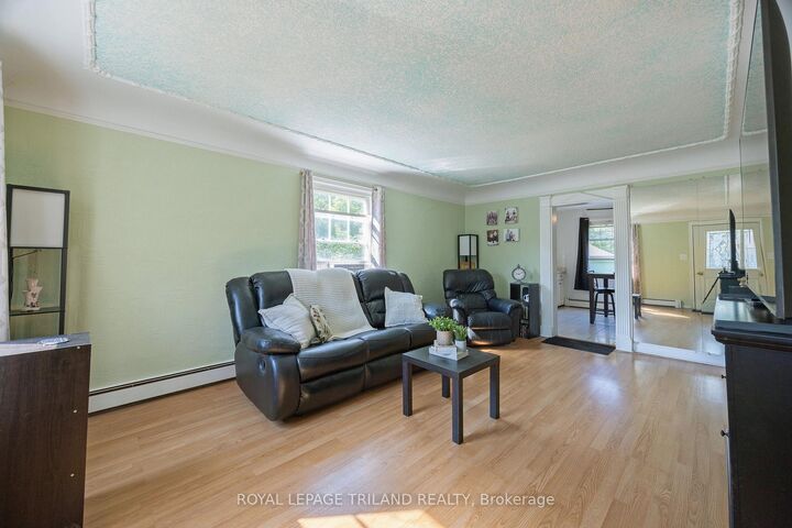 Property Photo:  89 Egerton Street  ON N5Z 2G1 