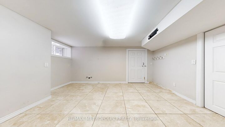 Property Photo: 183 Valmont Court ON L9G 5A1