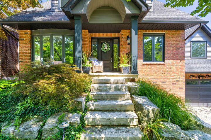 6 Mays Crescent — photo 1