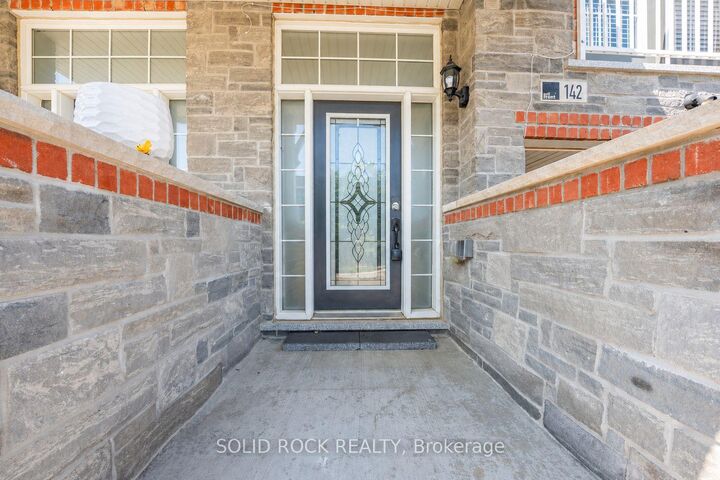 Property Photo: 142 Farooq Boulevard S ON L4H 4S1