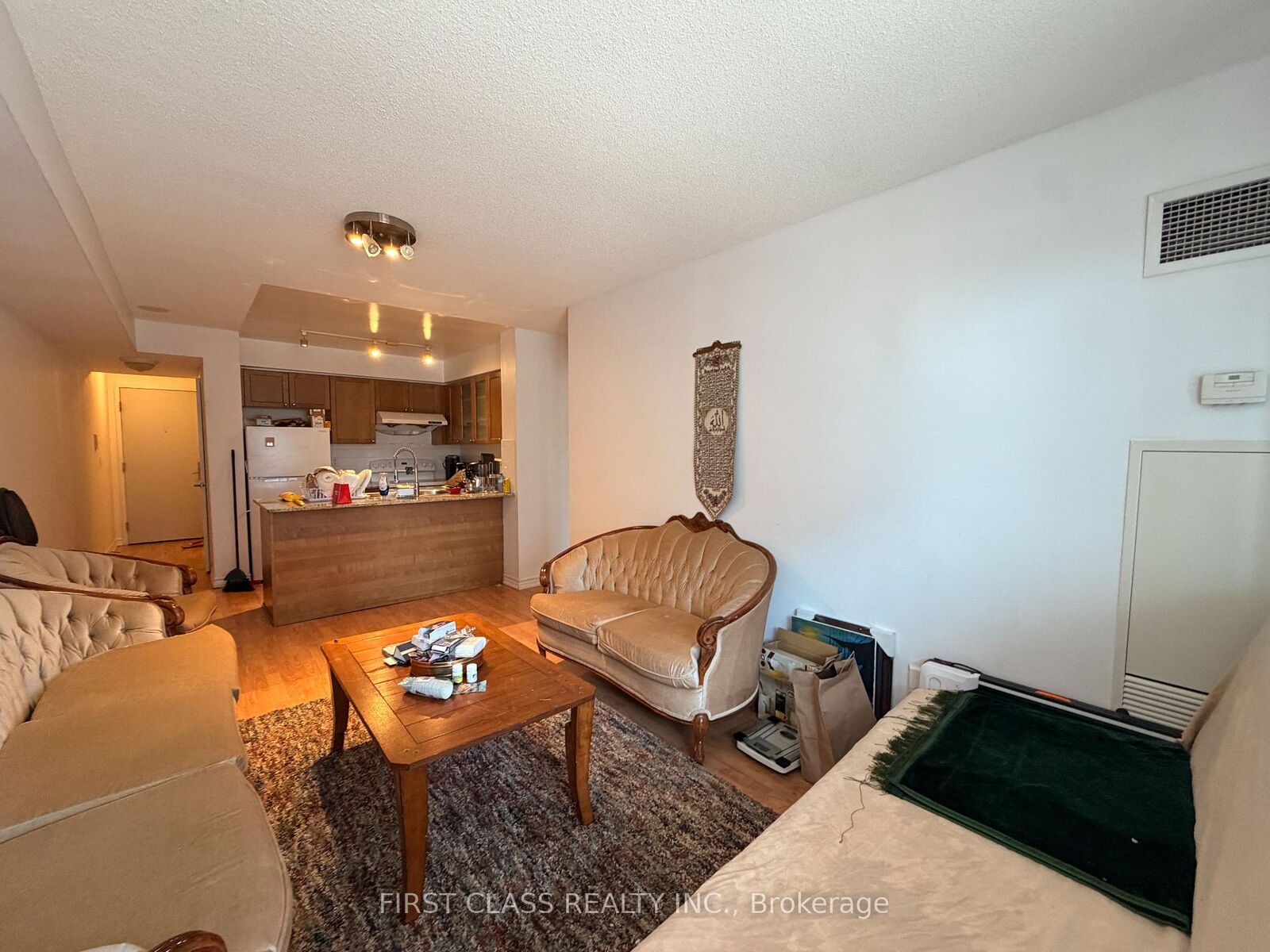 Property Photo: 761 Bay Street 2107 ON M5G 2R2