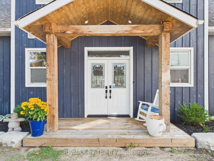 2056 River Road W — photo 1