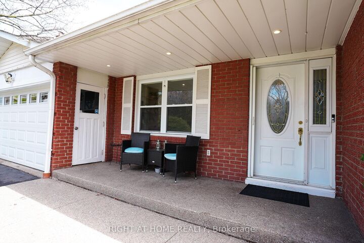 1266 Lakeview Drive — photo 1
