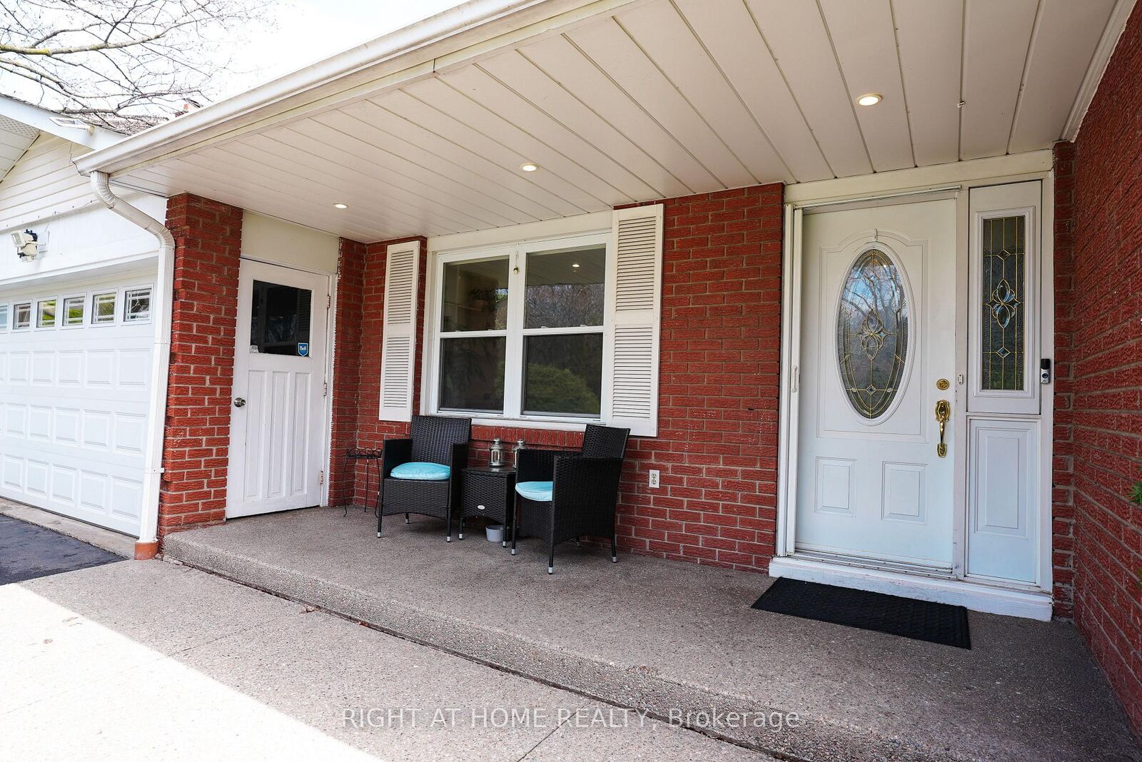Property Photo: 1266 Lakeview Drive ON L6H 2M8