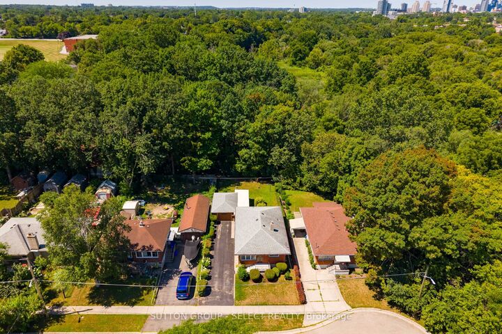 Property Photo:  25 Gladstone Avenue  ON N5Z 3R2 