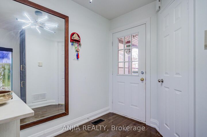 Property Photo: 17 Kenborough Court ON L3S 3P3