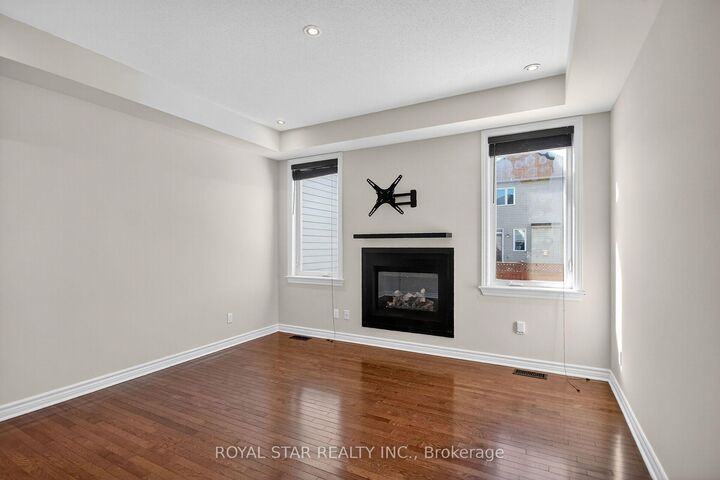 Property Photo:  272 Broxburn Crescent  ON K2J 0N8 