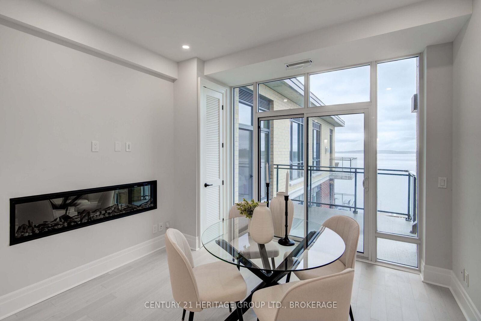 Property Photo: 129 South Street 607 ON K7G 1A1