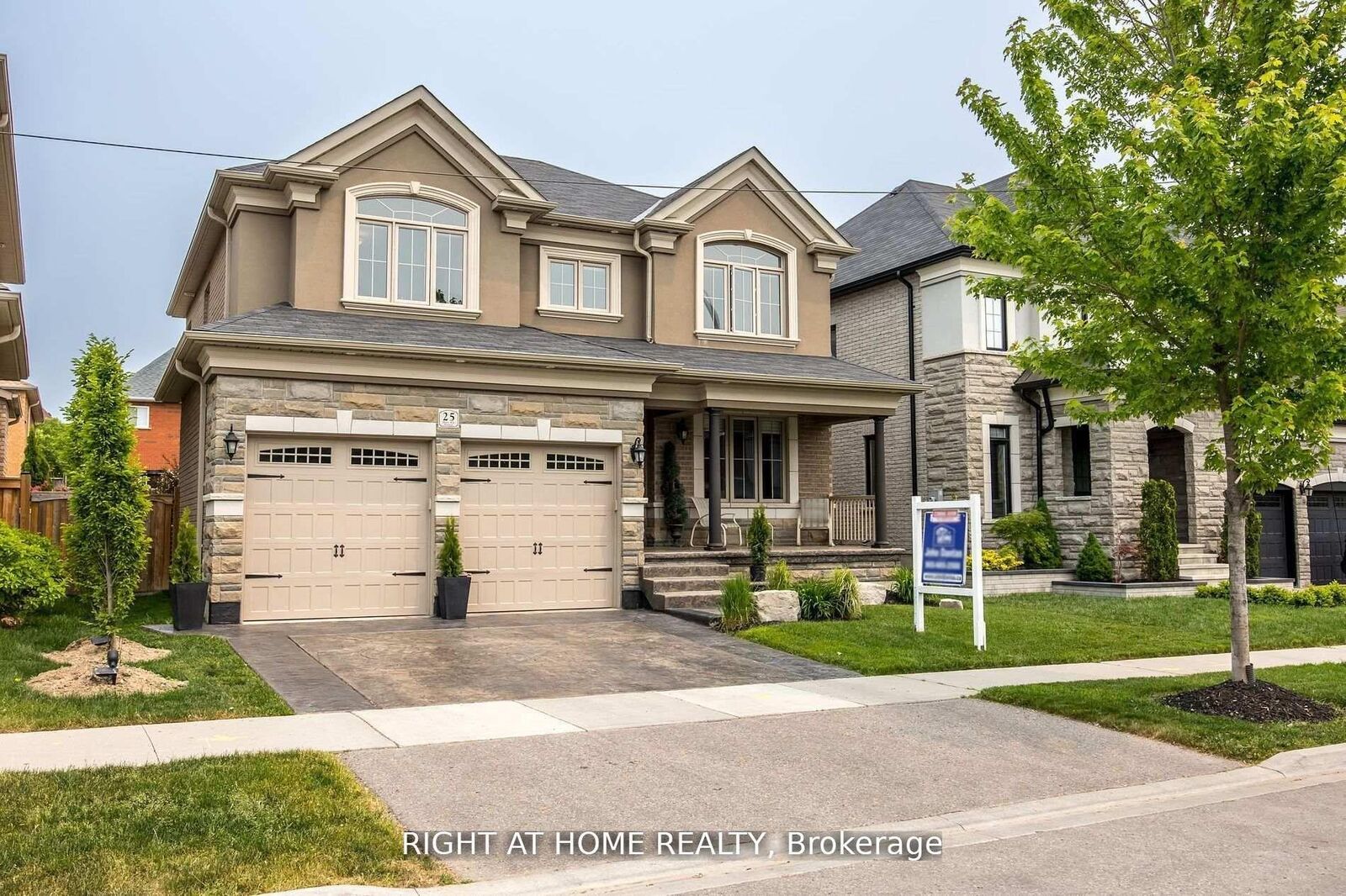 Property Photo: 25 Charterhouse Drive N ON L1R 3R8