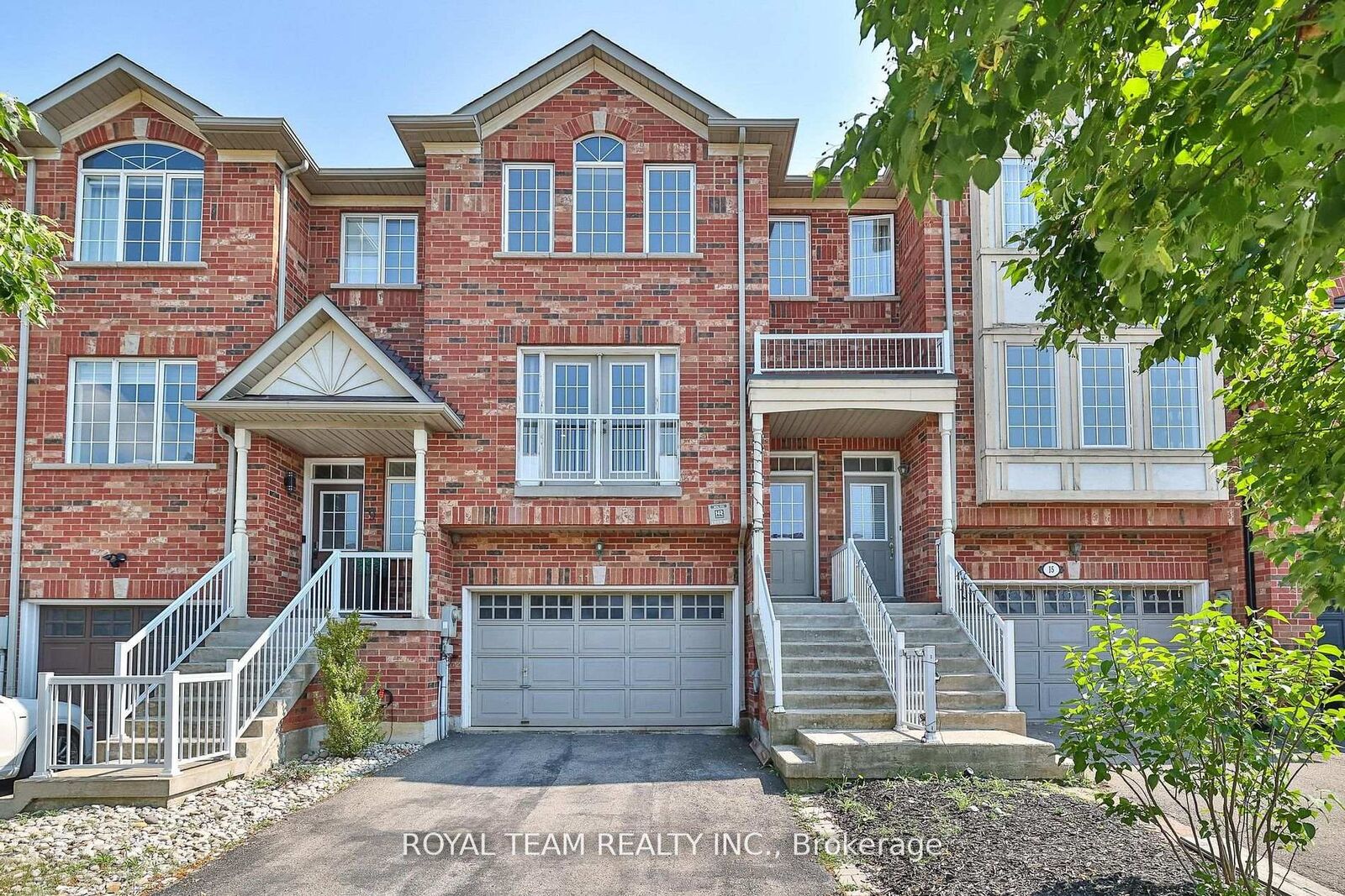 Property Photo:  11 Jarrett Court  ON L6A 3W4 