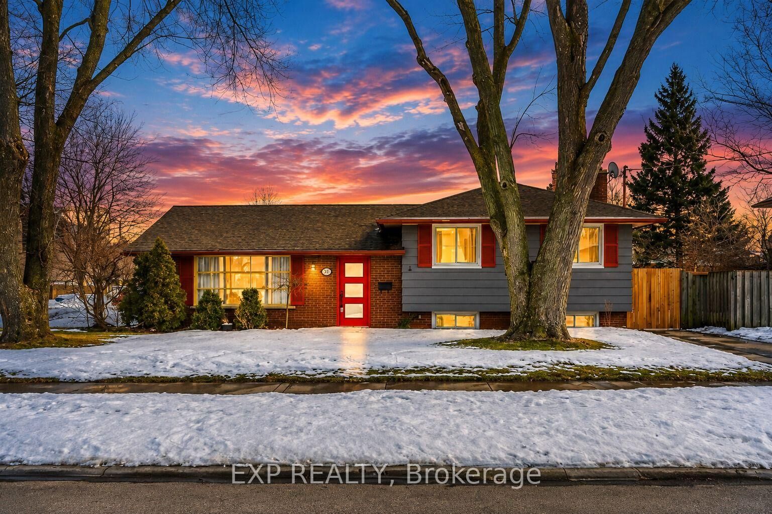 Property Photo: 33 Fairlawn Road ON N2C 1X8