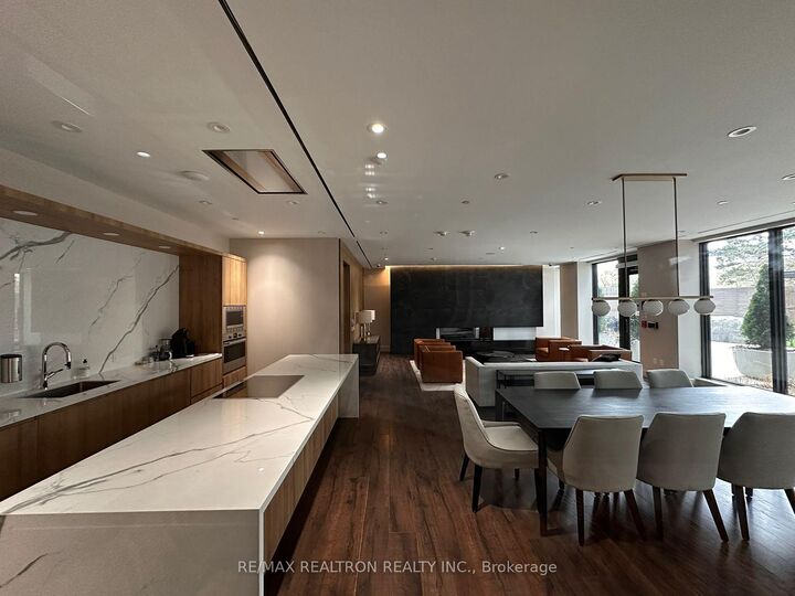 Property Photo:  21 Park Street E 612  ON L5G 1L7 