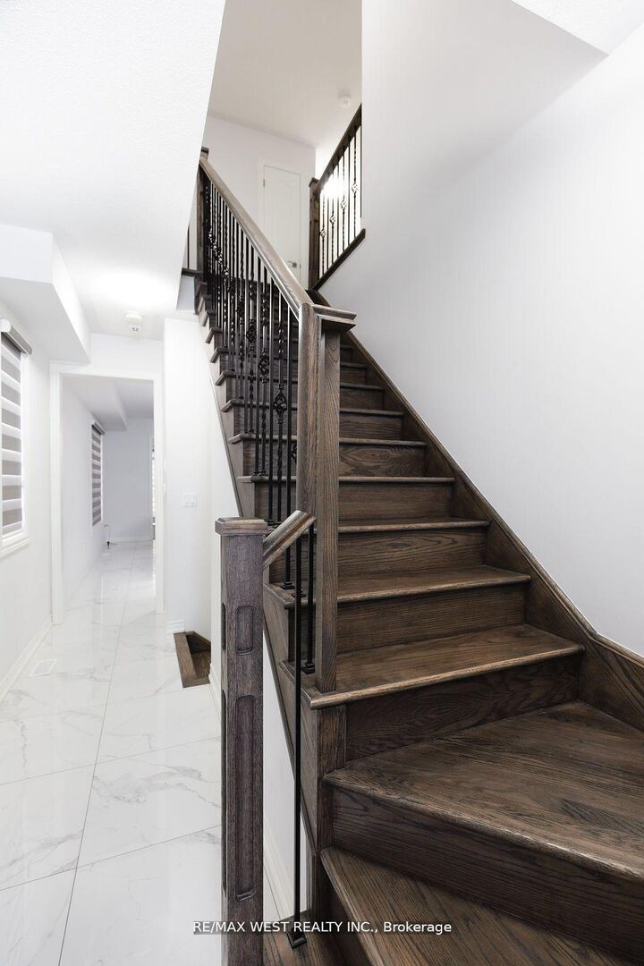 Property Photo:  31 Frederick Taylor Way  ON L0G 1M0 