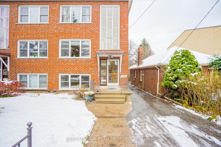 Property Photo: 293 Indian Grove W 3 ON M6P 2H6