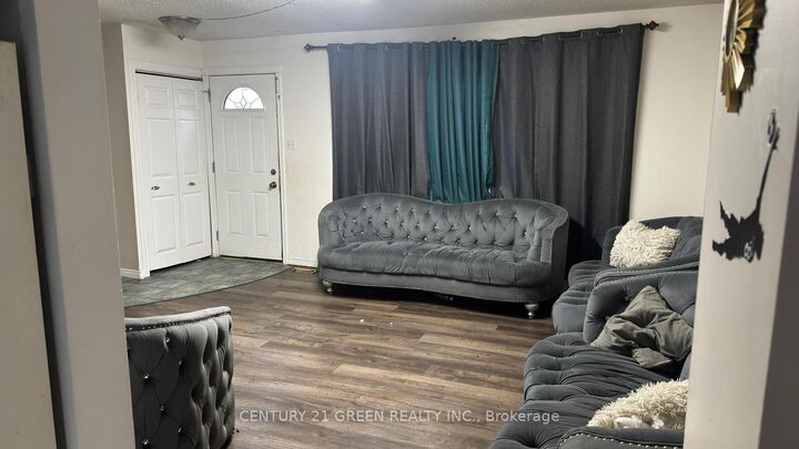 Property Photo: 32 Elvira Crescent ON N6E 2P4