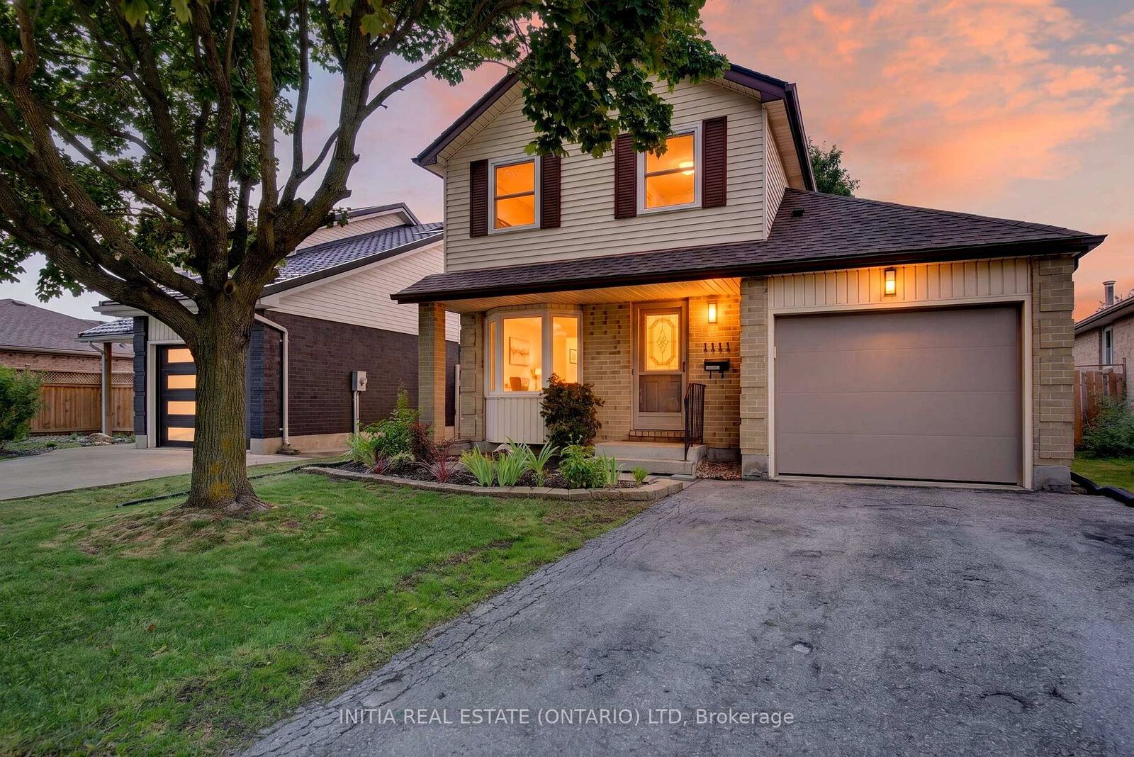 Property Photo: 1111 Aldersbrook Road ON N6G 2X2