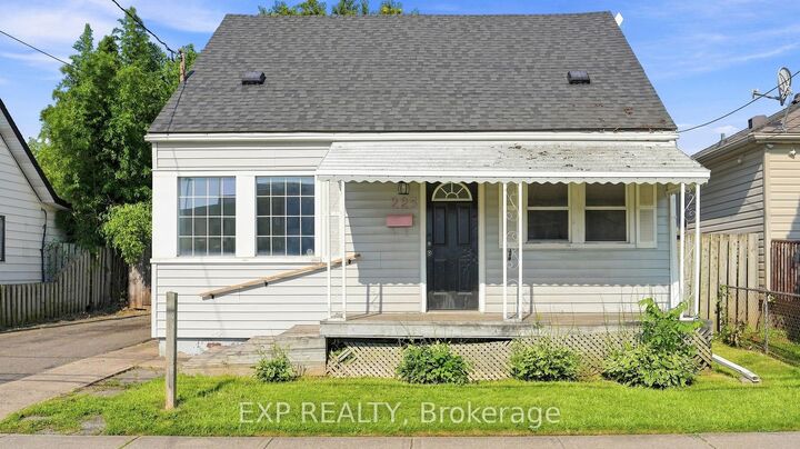 Property Photo: 225 Grantham Avenue ON L2M 4Z2