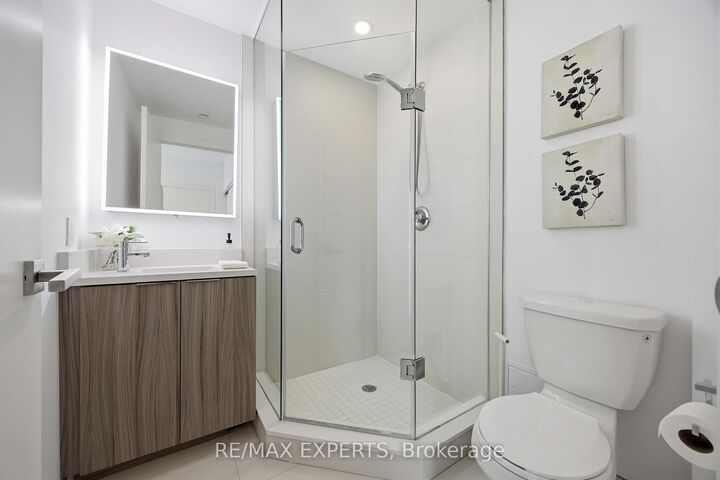 Property Photo: 223 St Clair Avenue W 1007 ON M4V 0A5