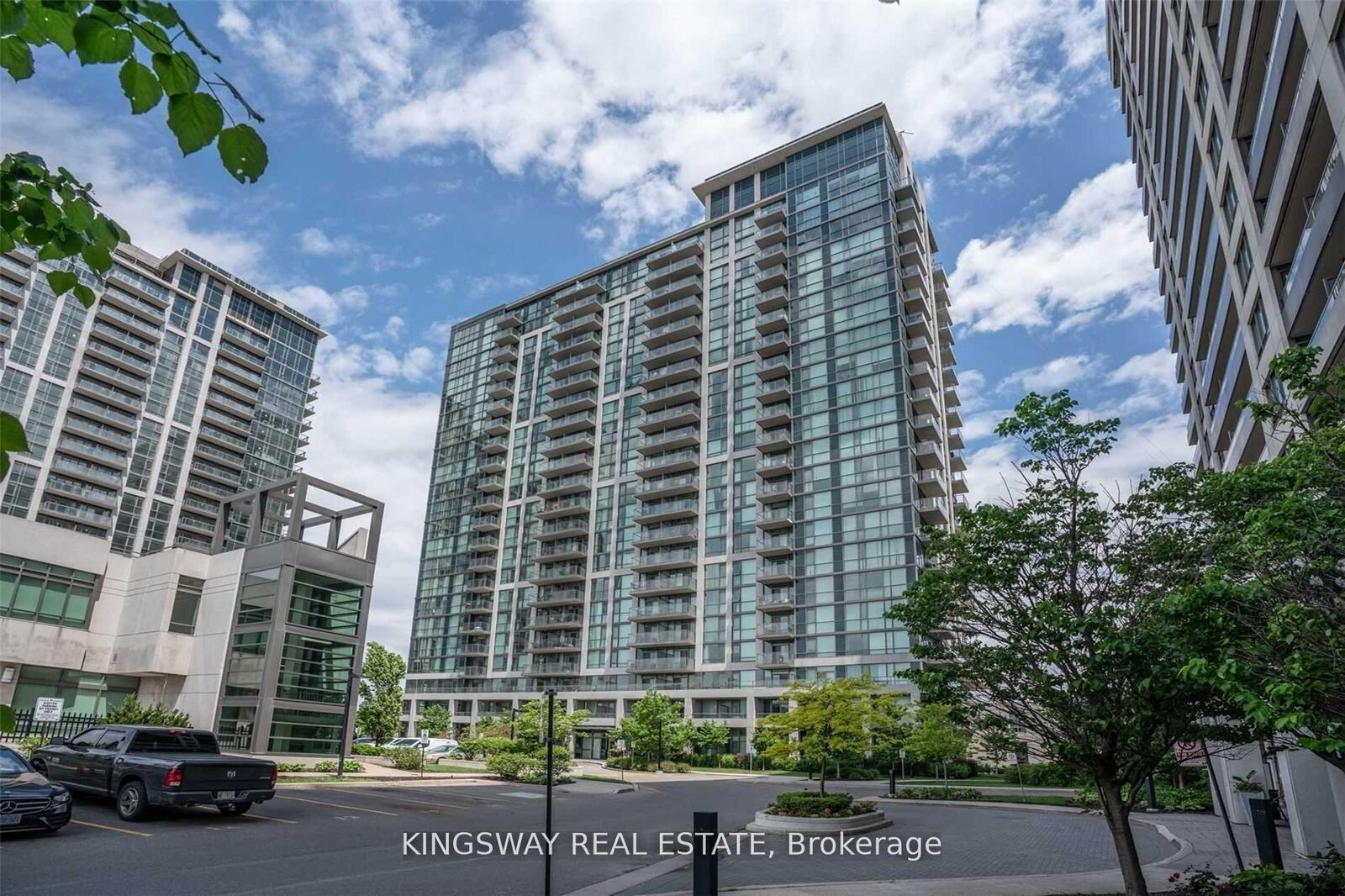 Property Photo:  339 Rathburn Road W 1512  ON L5B 0K6 