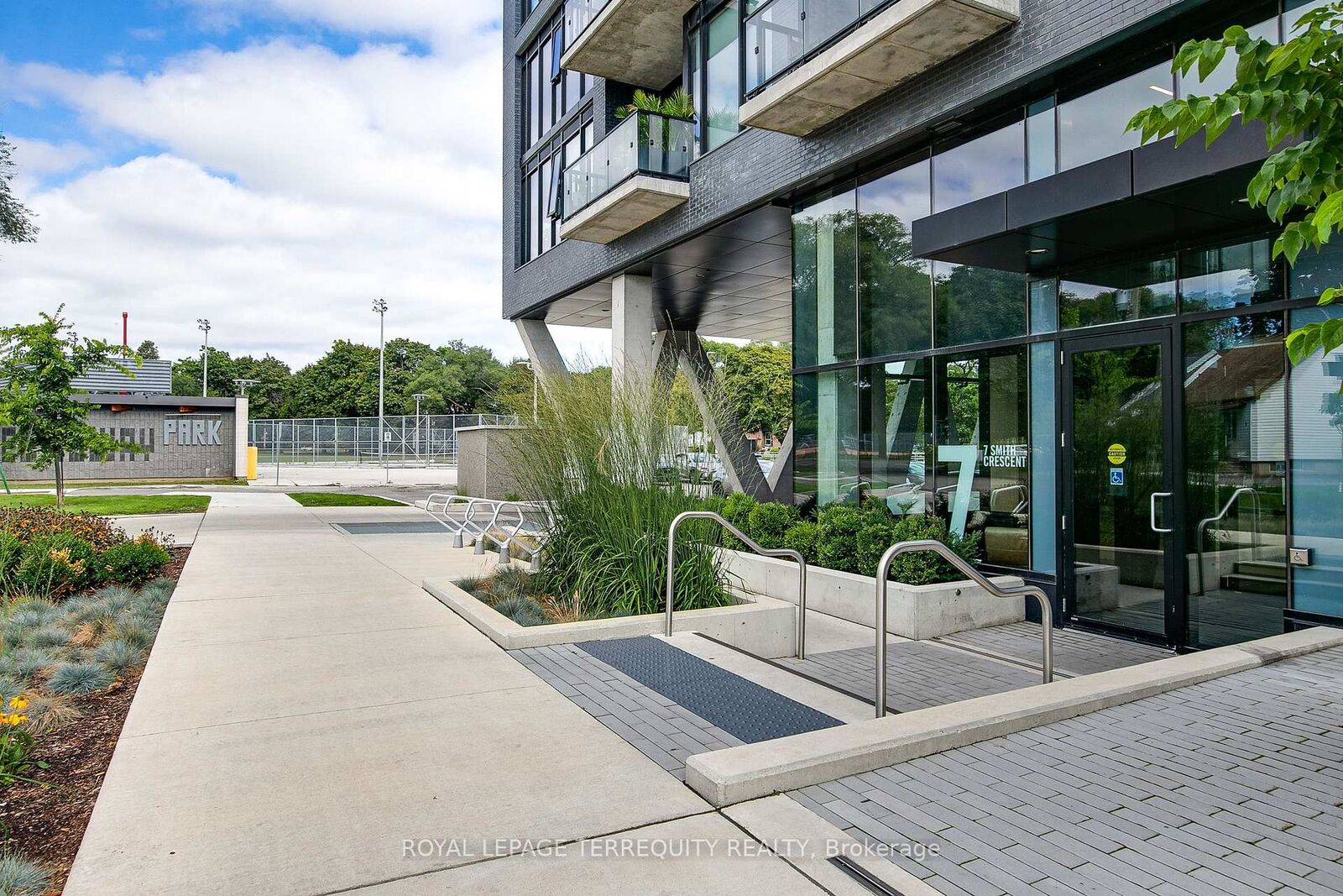 Property Photo:  7 Smith Crescent 526  ON M8Z 0G3 