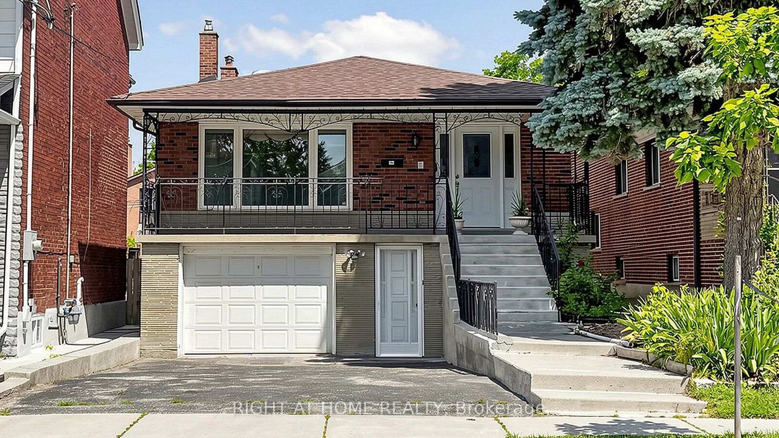 Property Photo:  20 Torrens Avenue  ON M4K 2H8 