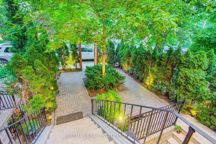 Property Photo: 916 Manning Avenue Main&Amp2nd Floor ON M6G 2X4