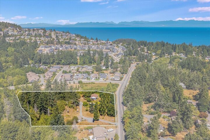 Property Photo: 3315 Hammond Bay Rd BC V9T 1E4