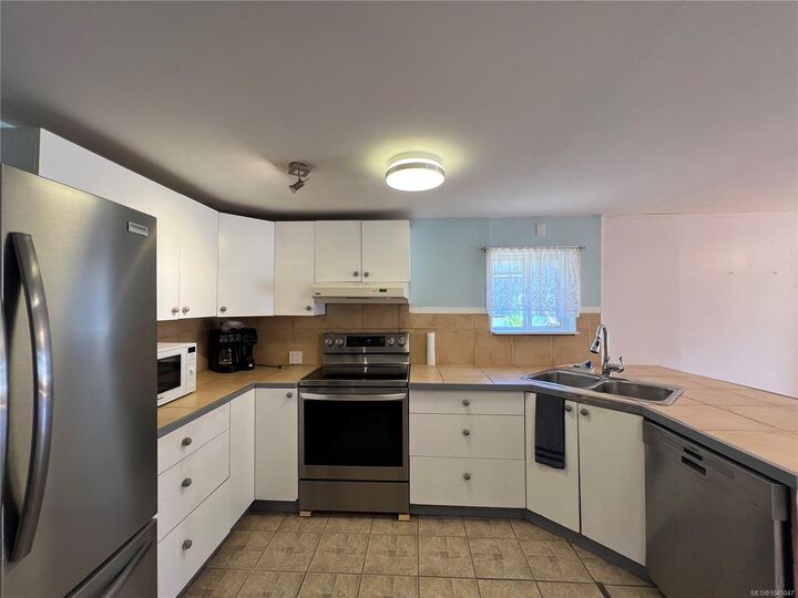 Property Photo:  401 Conuma Dr  BC V0P 1G0 
