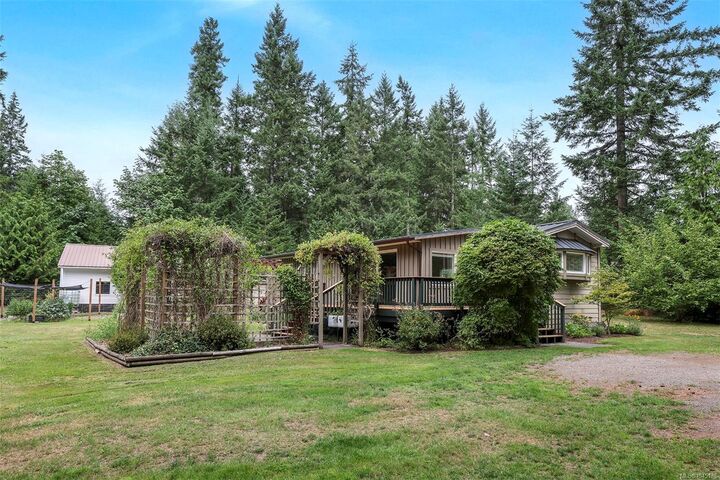 Property Photo: 3713 James Cres BC V9J 1E9