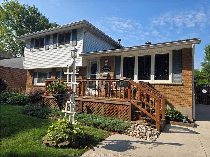 16 Donalda Drive — photo 1
