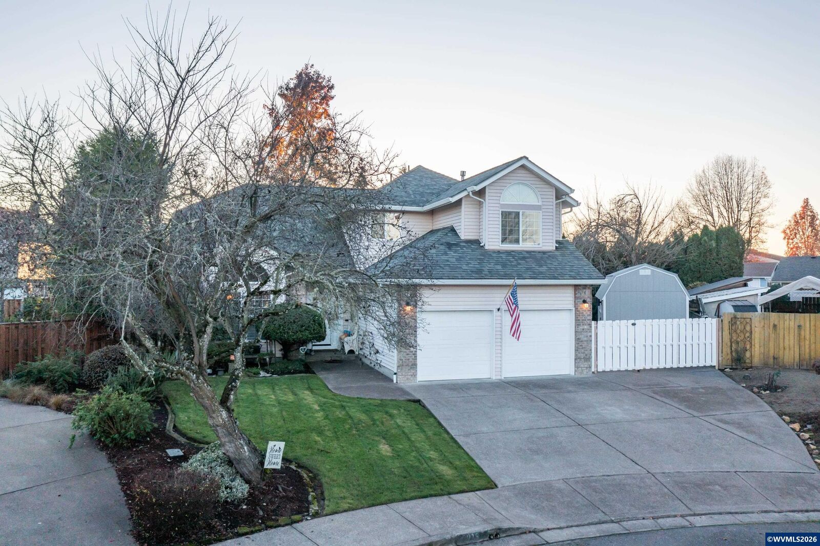 Property Photo: 925 Scepter Ct NE OR 97301