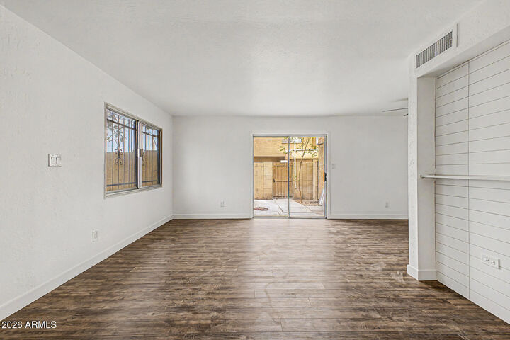 Property Photo: 4634 E Southgate Avenue AZ 85040