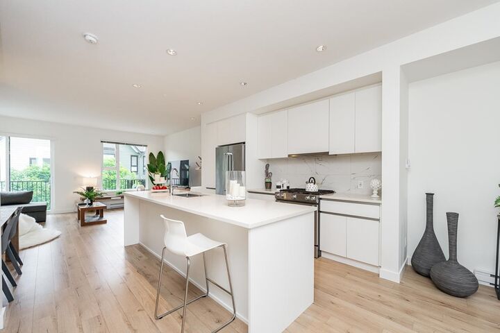 Property Photo: 1228 Hudson Street 13 BC V3B 0R3