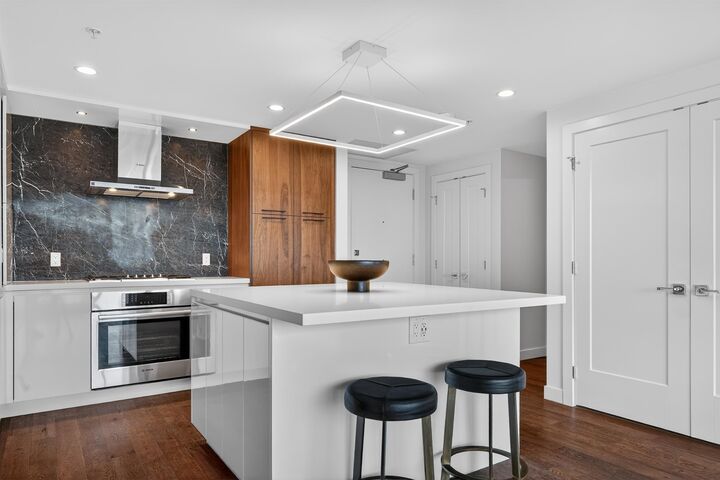 Property Photo: 1526 Finlay Street 807 BC V4B 4L9