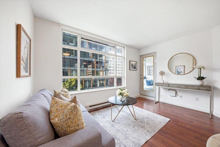 Property Photo: 438 Seymour Street 510 BC V6B 6H4