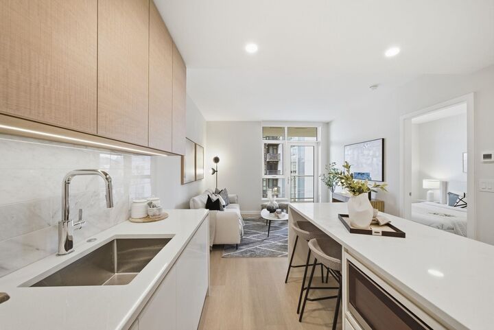 Property Photo: 2186 Gilmore Avenue 1207 BC V5C 0N7