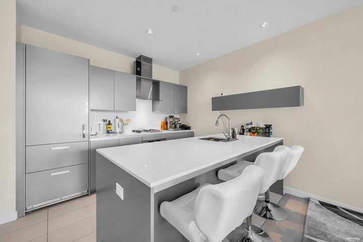 Property Photo: 5151 Brighouse Way 306 BC V7C 0A6