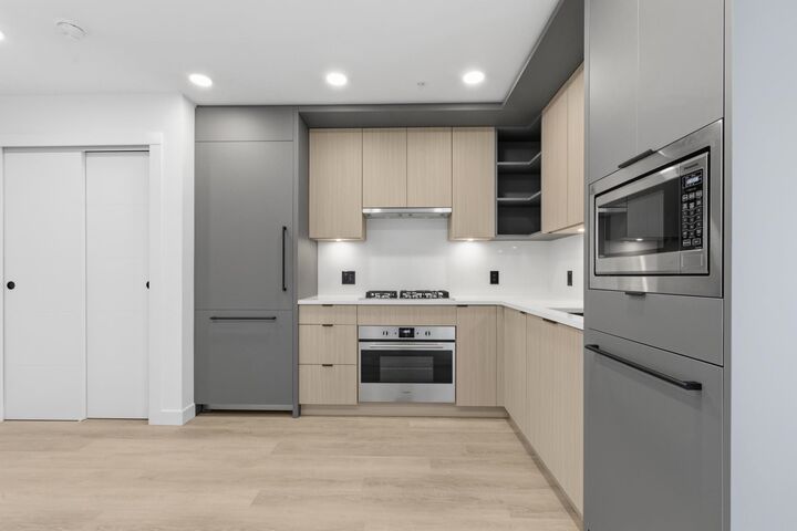 Property Photo: 2268 E Broadway 507 BC V5N 0L2