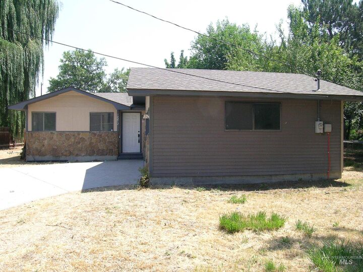 Property Photo:  14072 Donald Dr  ID 83651 
