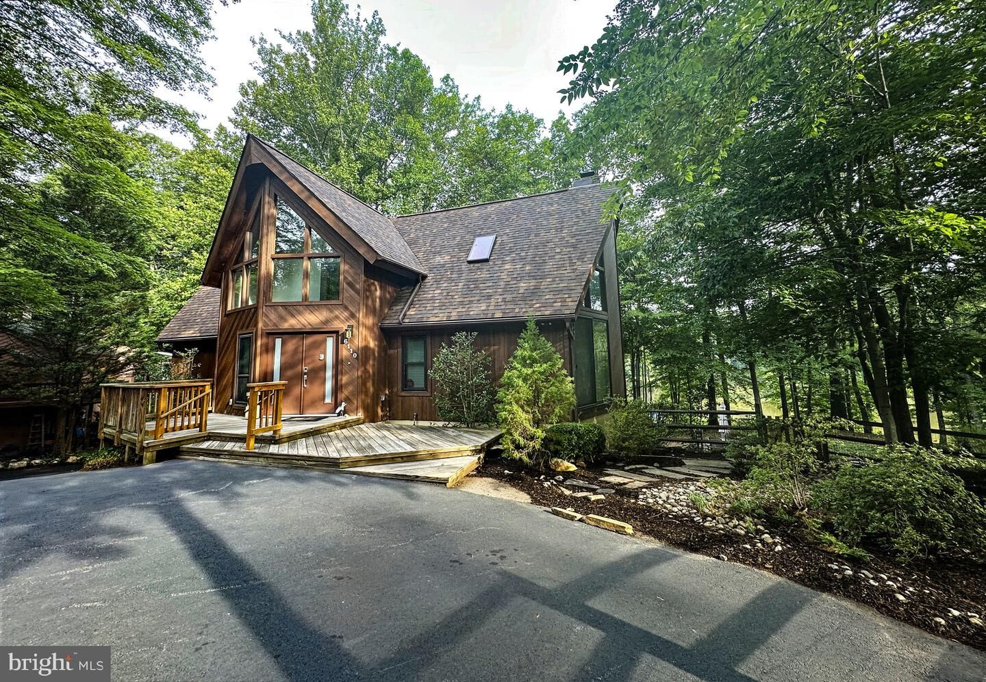 Property Photo:  6110 Turkey Run Court  VA 20112 