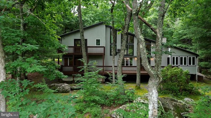 Property Photo:  124 Whippletree Lane  PA 18428 