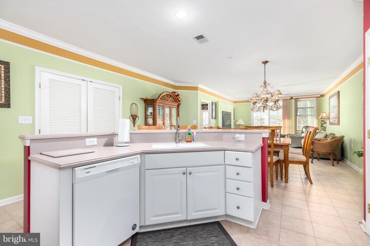 Property Photo:  2 Fountain Drive E Lug-T  #2 B  MD 21842 