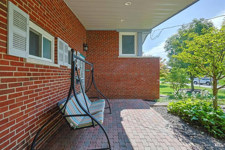 Property Photo: 337 Glen Oaks Drive OH 45238
