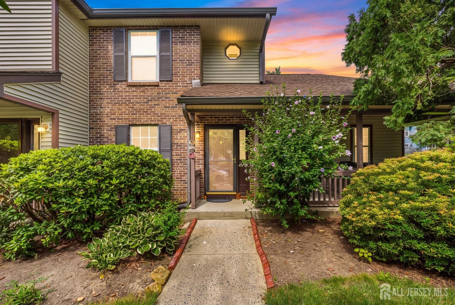 Property Photo:  1212 Holly Court  NJ 08852 