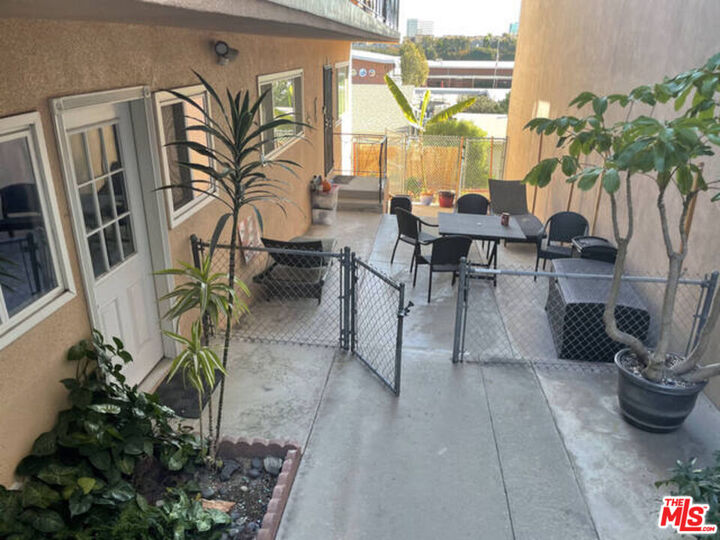 Property Photo:  330 Bungalow Dr  CA 90245 