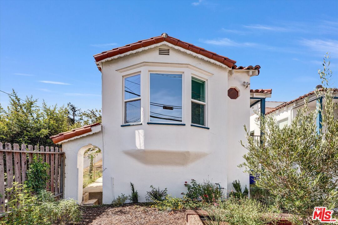Property Photo: 231 Isabel St CA 90065